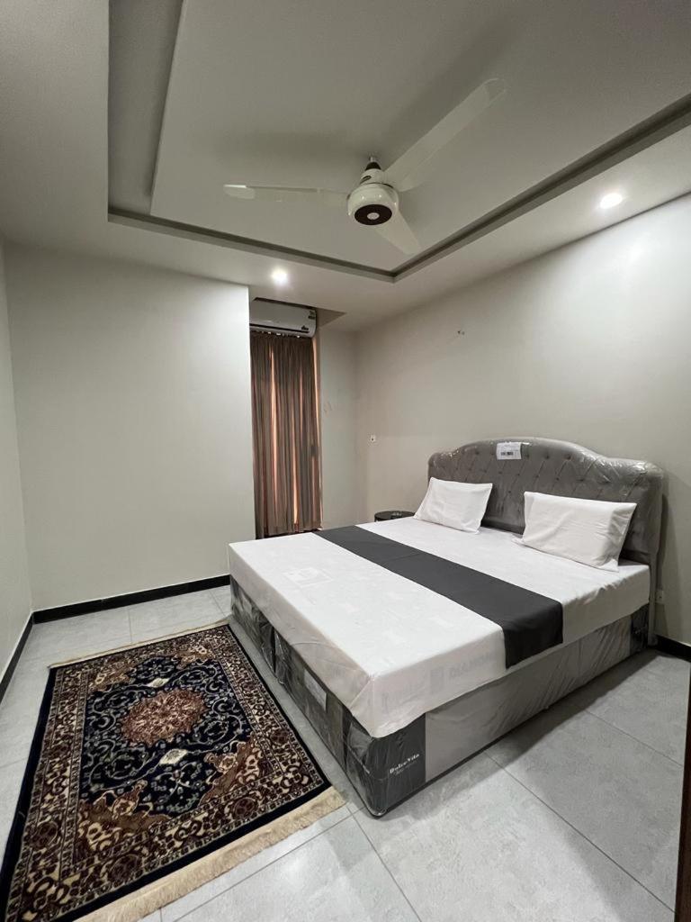Northern Suites Bahria Town Равалпинди Экстерьер фото